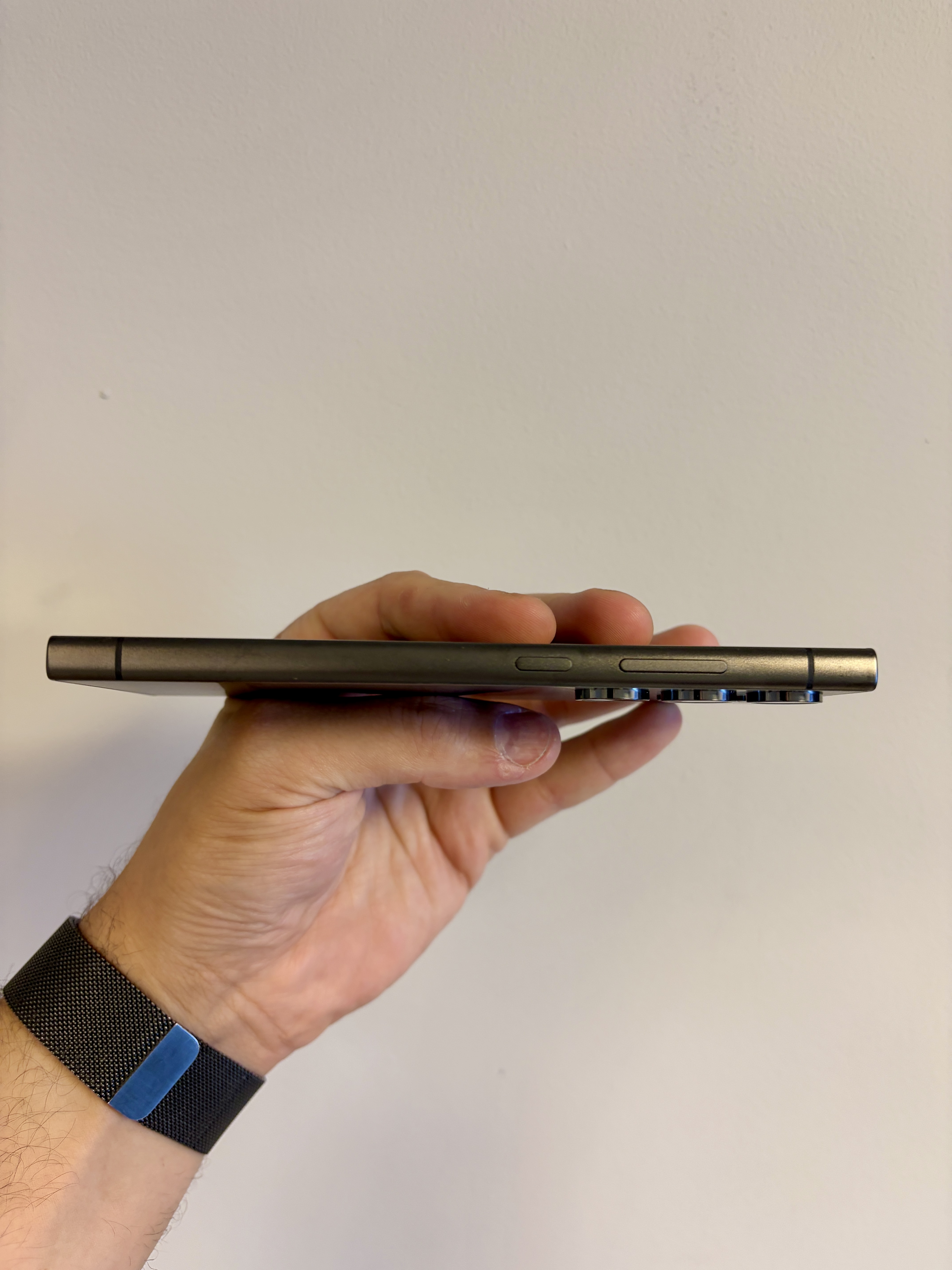 The Samsung Galaxy S24 Ultra Titanium Black 512GB 93pc Battery Health Fully Working - Product View 7 available from Rouge Technologies