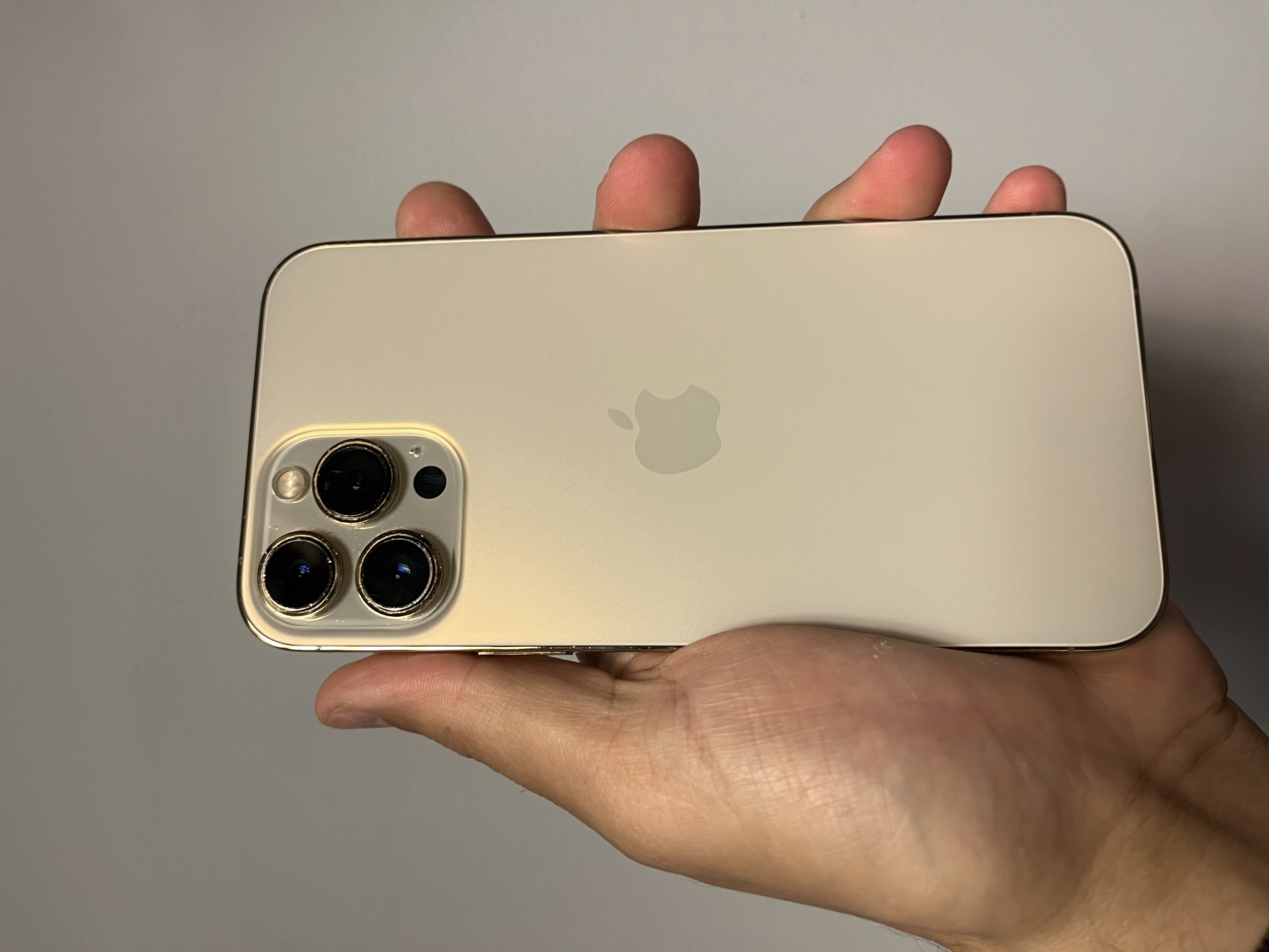 The Apple iPhone 13 Pro Max 128GB Gold Smartphone 84pc Battery Health Unlocked - Product View 5 available from Rouge Technologies