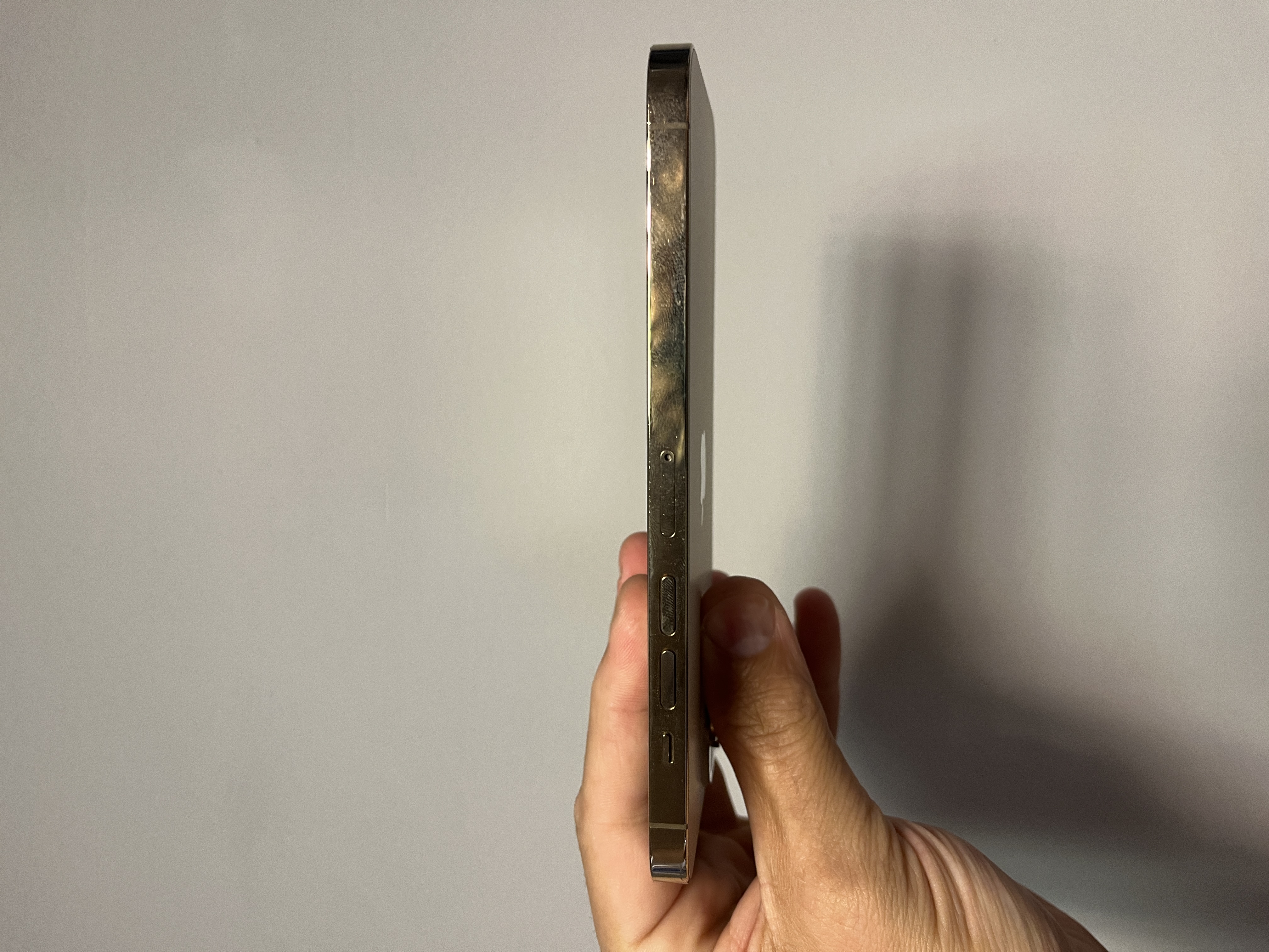The Apple iPhone 13 Pro Max 128GB Gold Smartphone 84pc Battery Health Unlocked - Product View 7 available from Rouge Technologies