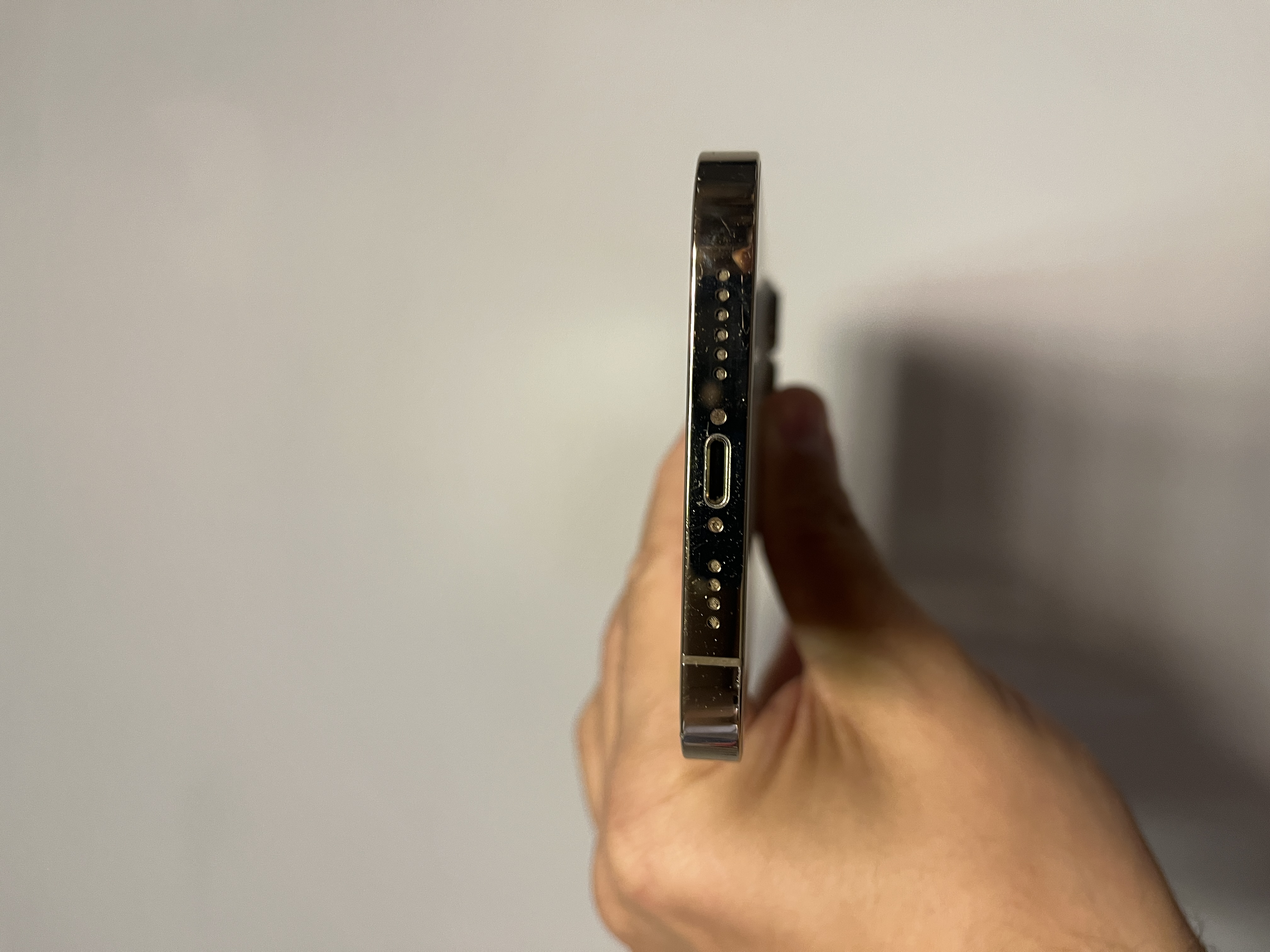 The Apple iPhone 13 Pro Max 128GB Gold Smartphone 84pc Battery Health Unlocked - Product View 8 available from Rouge Technologies