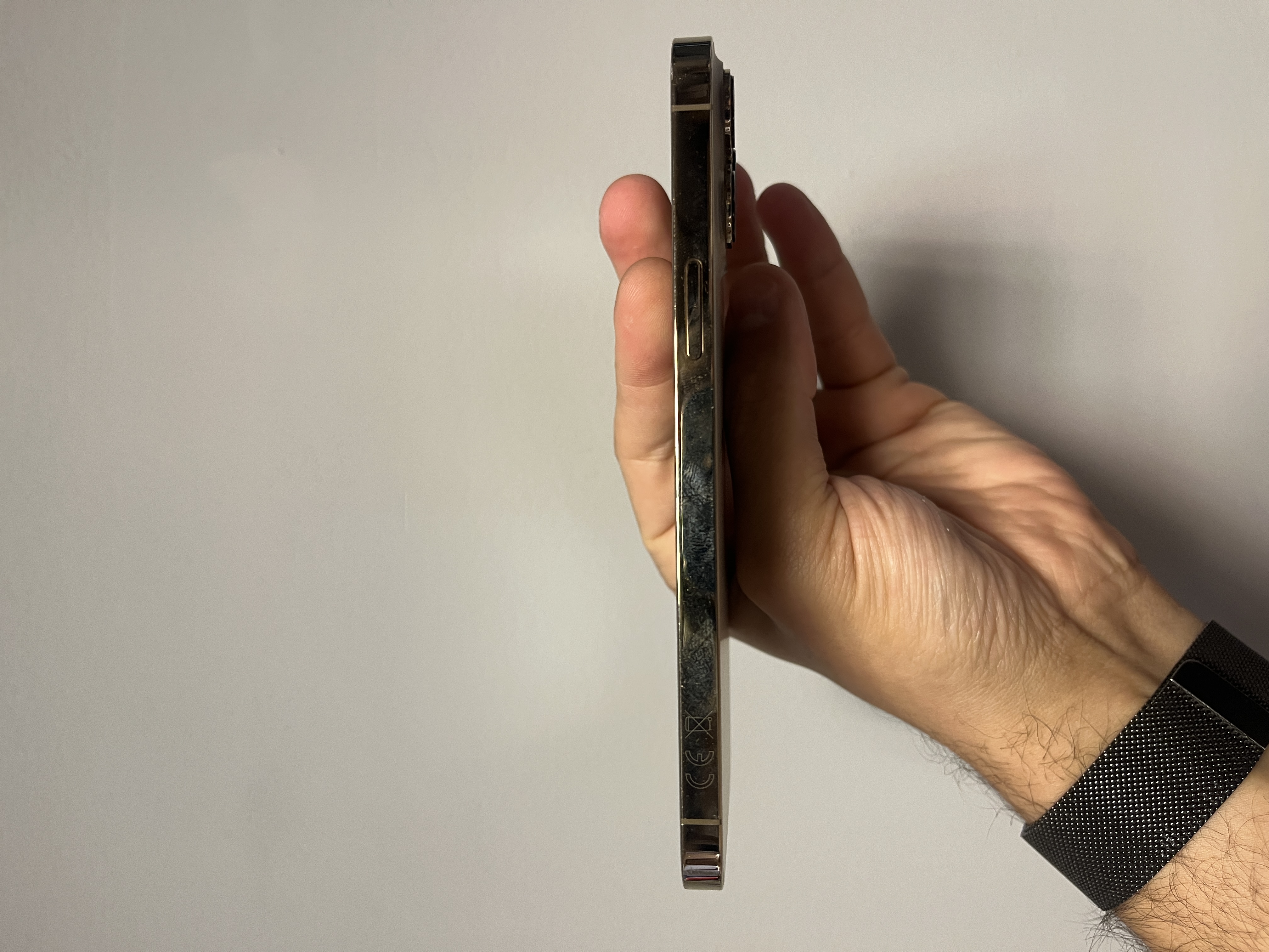 The Apple iPhone 13 Pro Max 128GB Gold Smartphone 84pc Battery Health Unlocked - Product View 9 available from Rouge Technologies