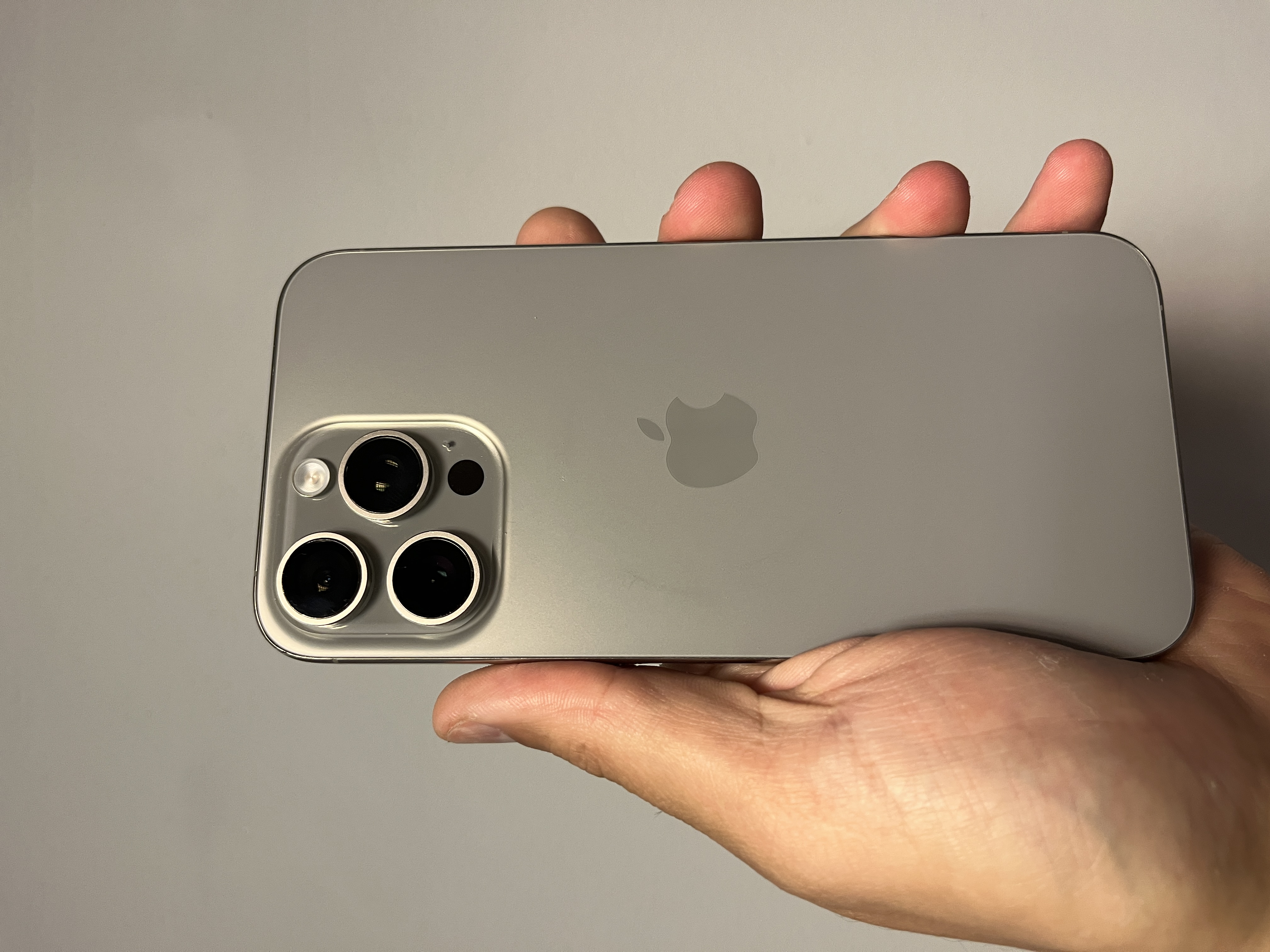 The Apple iPhone 15 Pro Max 256GB Natural Titanium 86pc Battery Health Unlocked - Product View 5 available from Rouge Technologies