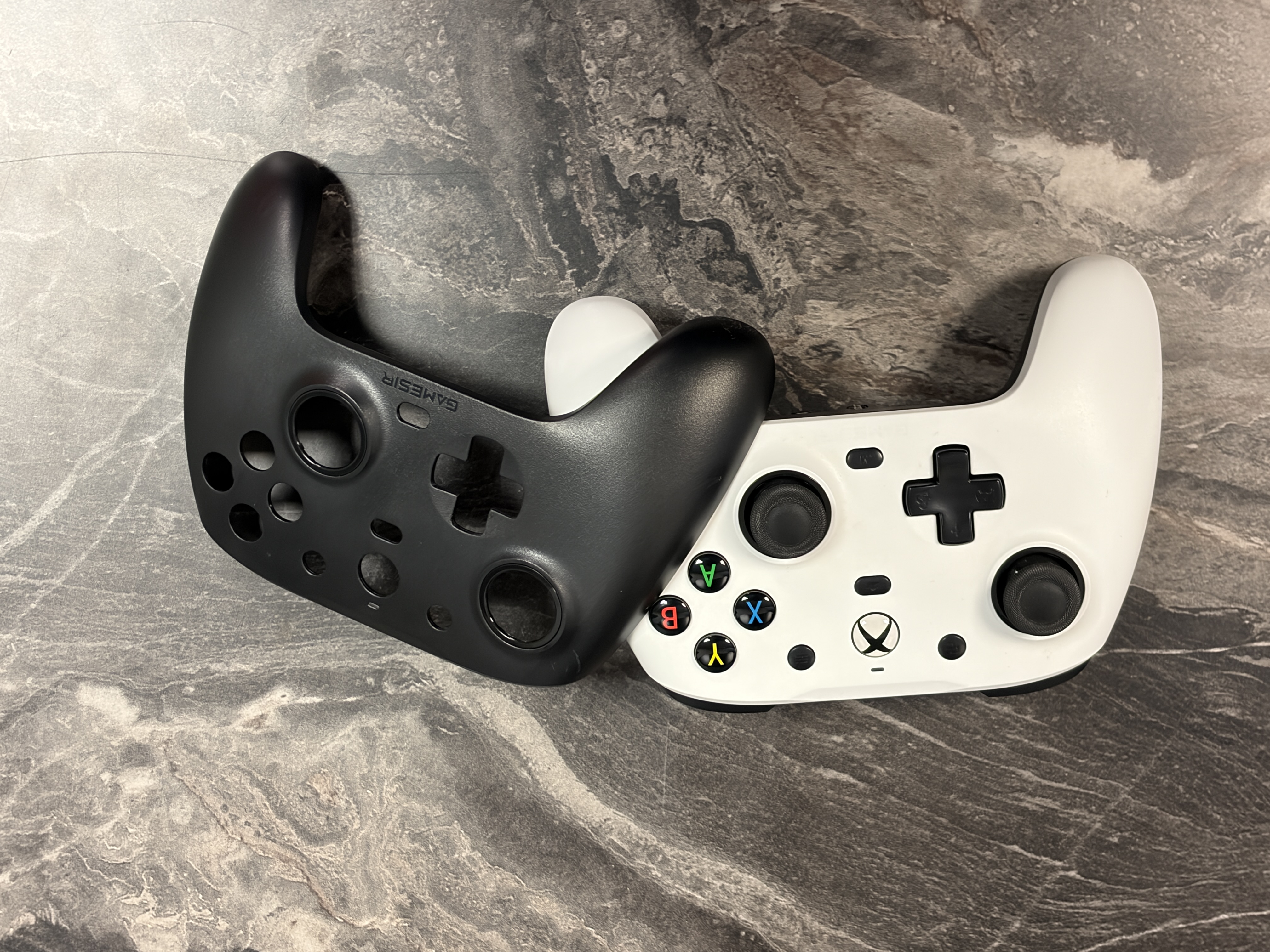 The GameSir G7 SE Black and White Cover Wired Controller for Xbox Series X S One PC - Product View 10 available from Rouge Technologies